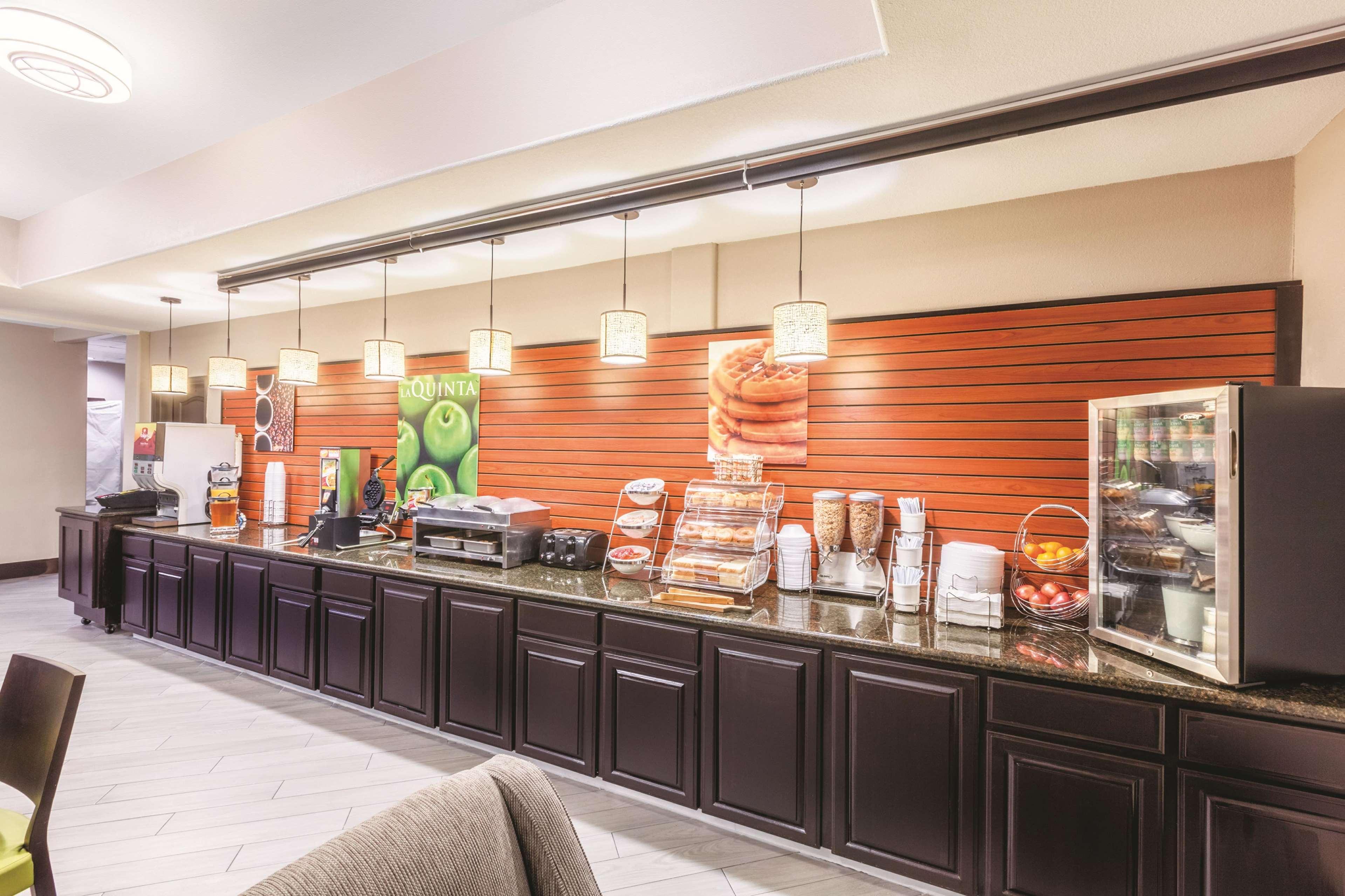La Quinta By Wyndham Houston Iah Bush Intl Airport E Hotel Humble Exterior photo