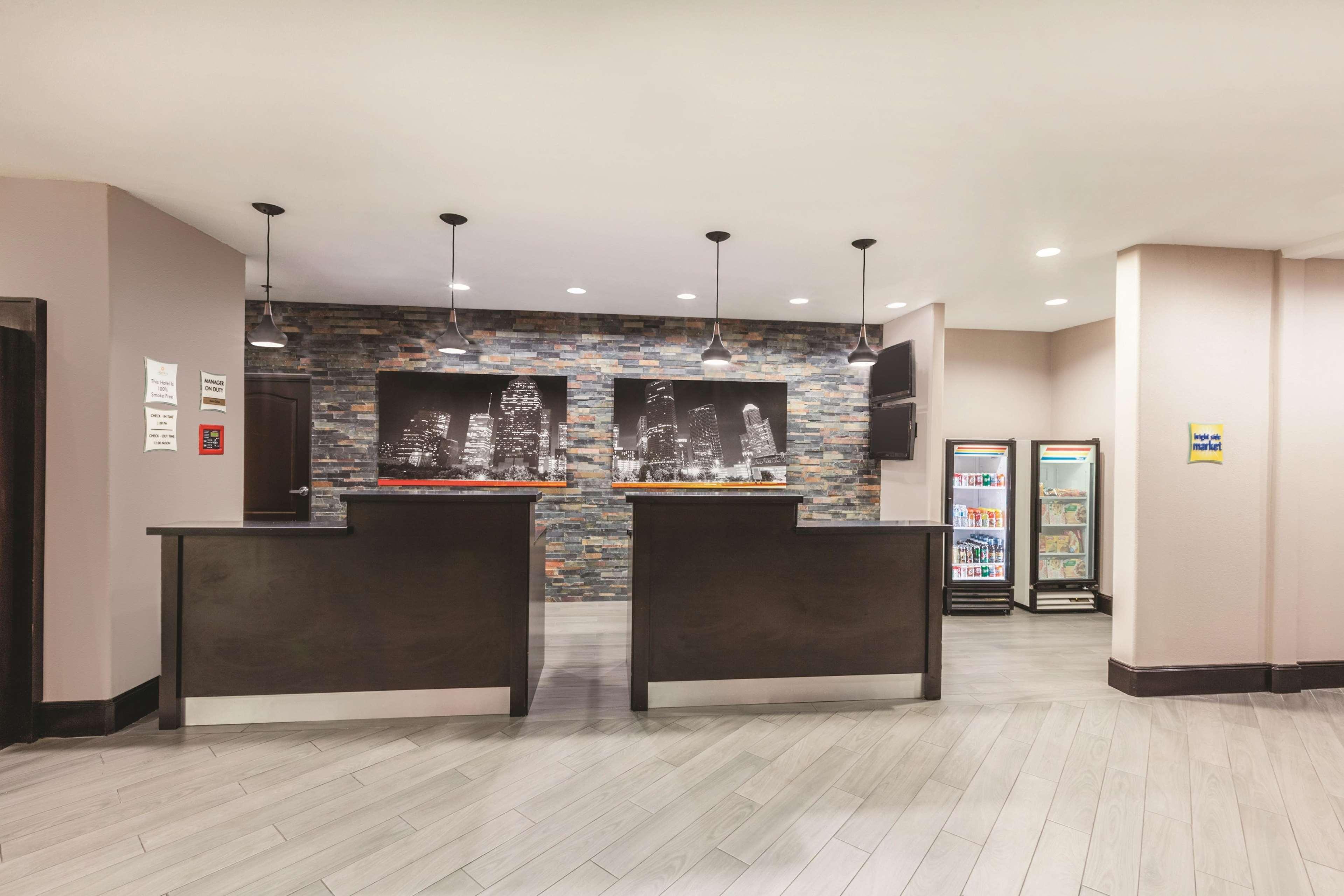 La Quinta By Wyndham Houston Iah Bush Intl Airport E Hotel Humble Exterior photo
