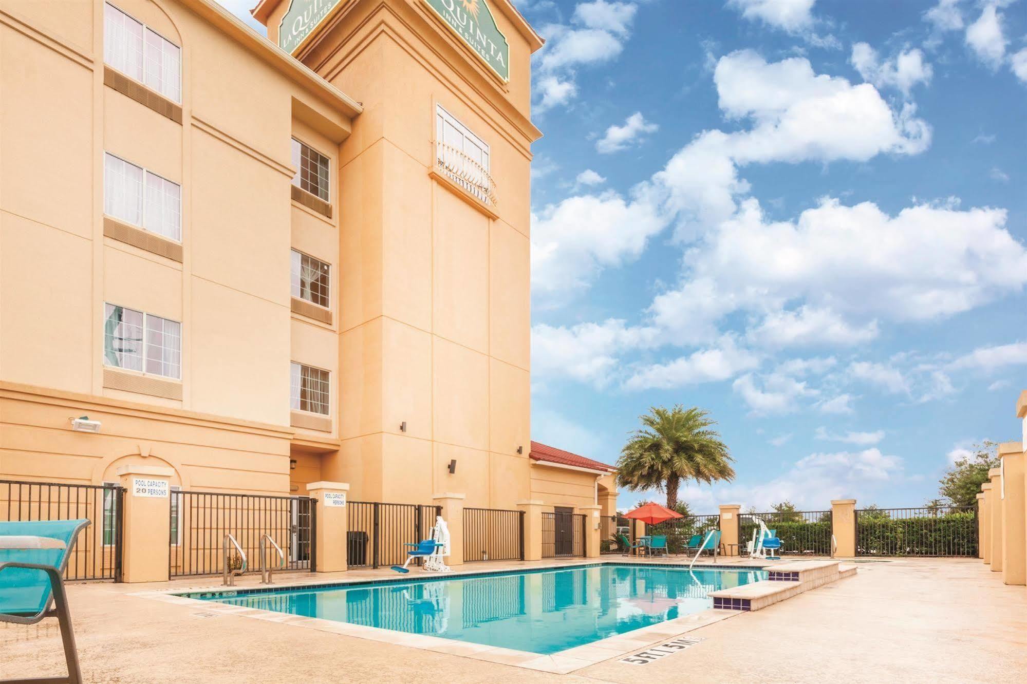 La Quinta By Wyndham Houston Iah Bush Intl Airport E Hotel Humble Exterior photo